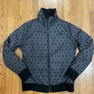 Women’s NorthFace Reversible Geometric Pattern/Black Jacket Size Medium